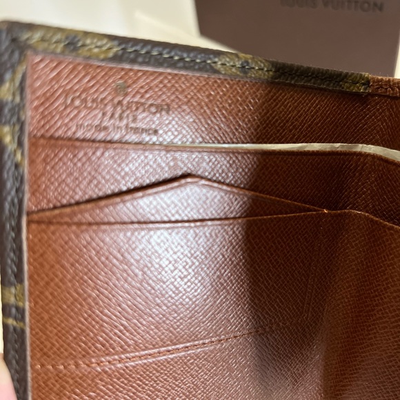 Authentic Louis Vuitton monogram compact wallet - Picture 2 of 7